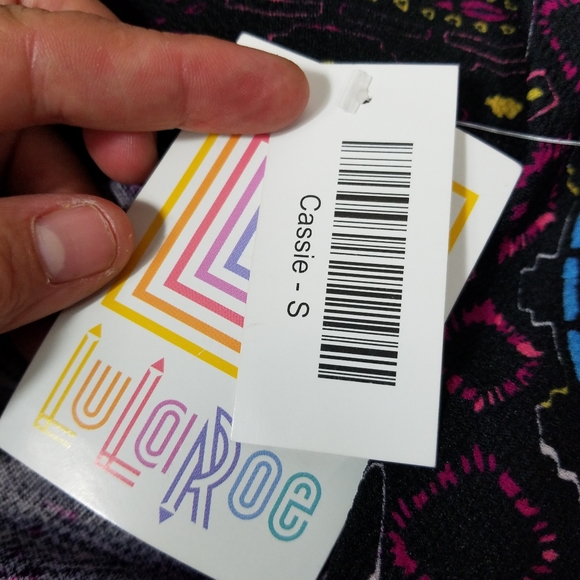 NWT Lularoe cassie Skirt Size S.

Waist approx: 28 - Picture 5 of 6